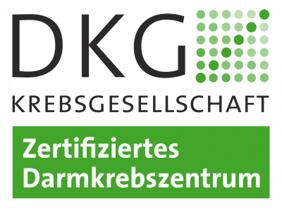 Schriftzug DKG Krebsgesellschaft Zertifiziertes Darmkrebszentrum mit Logo