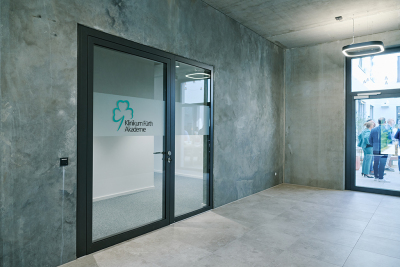 EIngangsbereich der Klinikum Fürth Akademie im Golfpark