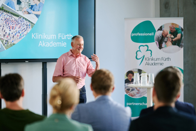 Oberbürgermeister Dr. Thomas Jung bei der Eröffnung der Klinikum Fürth Akademie im Golfpark