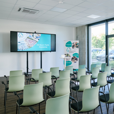 Eingangsbereich Klinikum Fürth Akademie Golfpark