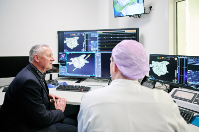 Oberbürgermeister Dr. Thomas Jung mit Dr. med. Dirk Bastian