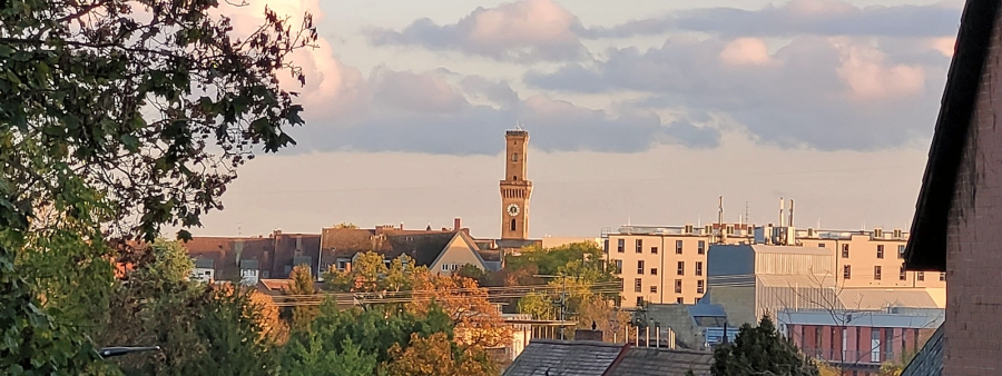 Blick über die Dächer von Fürth zum Rathaus
