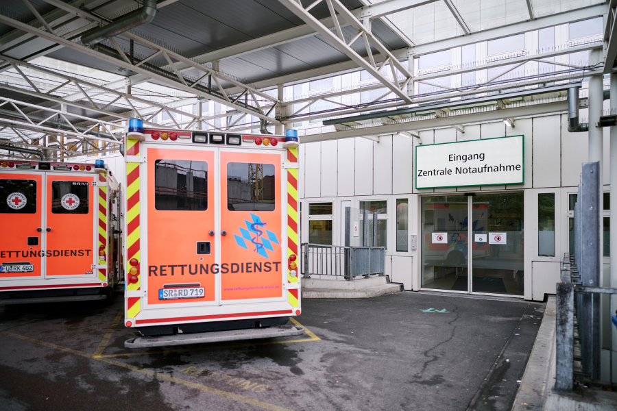 Rettungswagen an der Zentralen Notaufnahme