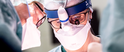Nahaufnahme von Dr. med. Katica Krajinovic im OP