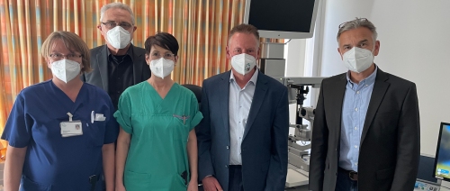 Mitarbeiter und OB Jung besuchen Station der Augenklinik nach barrierefreiem Umbau