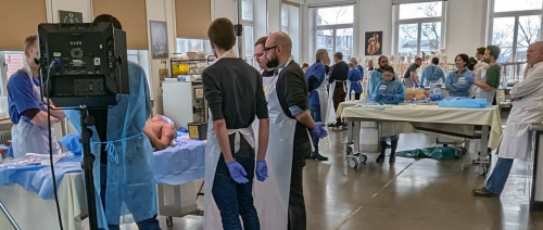 Teilnehmende bei der Fortbildungsveranstaltung Notfallanatomie