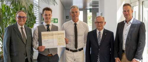 50.000 Euro Scheckübergabe der Manfred Roth Striftung