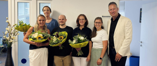 Dr. Mohr und Luisa Sieder gratulieren Praxisteam zur MVZ Übernahme