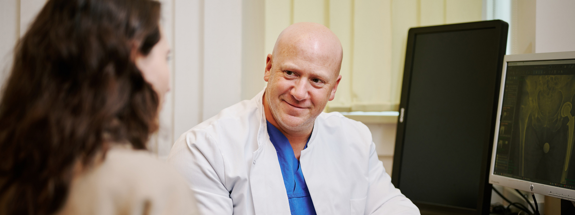 Arzt- und Patientengespräch in der Orthopädischen Chirurgie