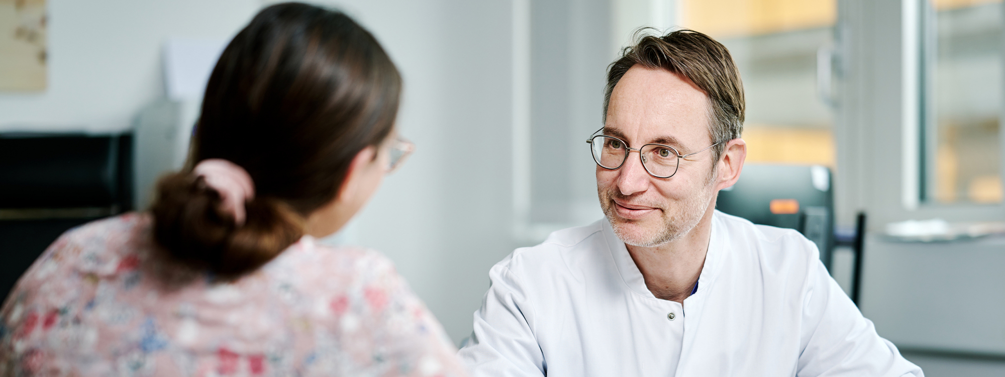 Prof. Dr. Zopf im Gespräch mit seiner Patientin
